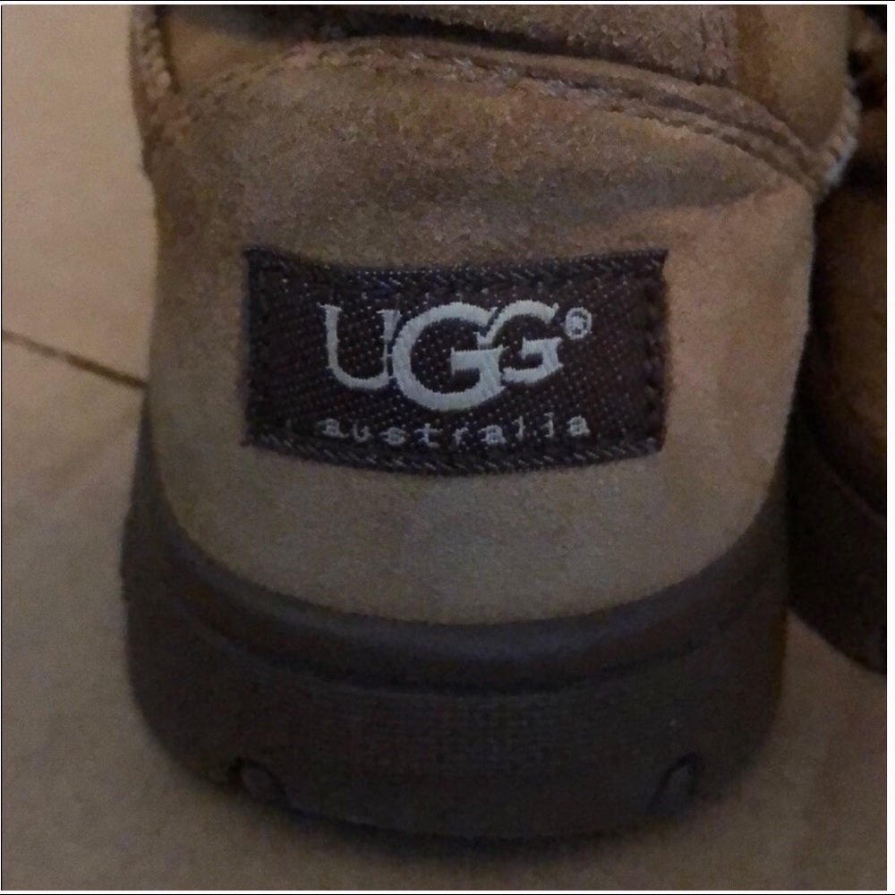 UGGS - Picture 2 of 8